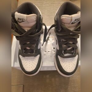 OLIVE GREEN AND WHITE BOYS NIKE DUNKS 11C